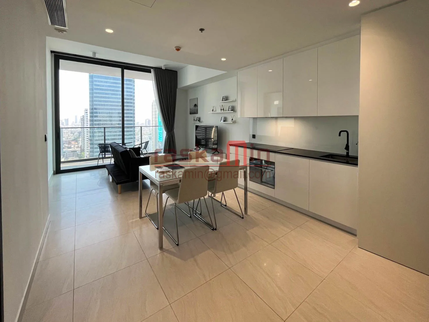 Tait Sathorn 12 ( เทตต์ สาทร ทเวลฟ์ )