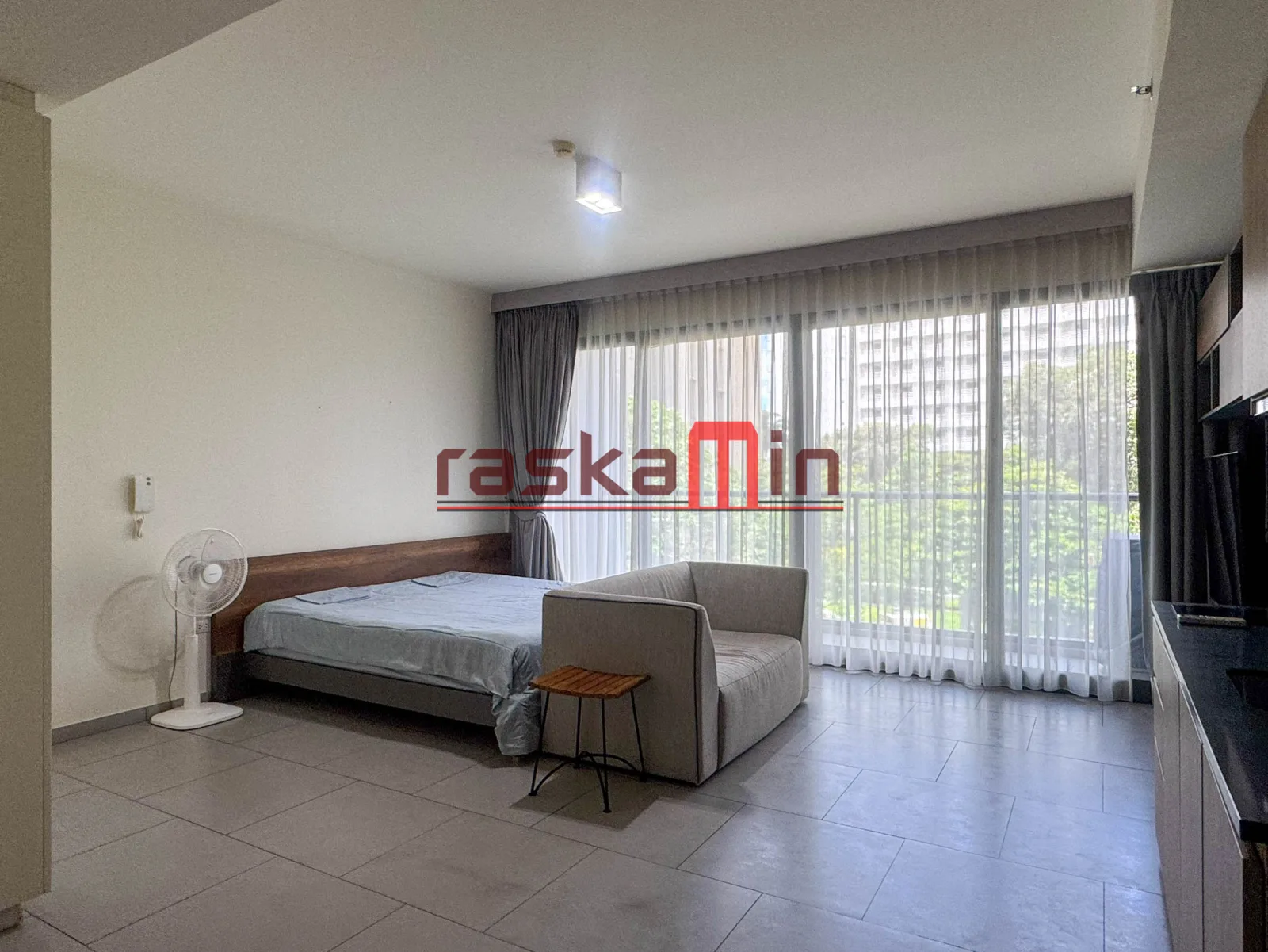 Zire Wongamat ( ซายร์ วงศ์อมาตย์ ) - 2