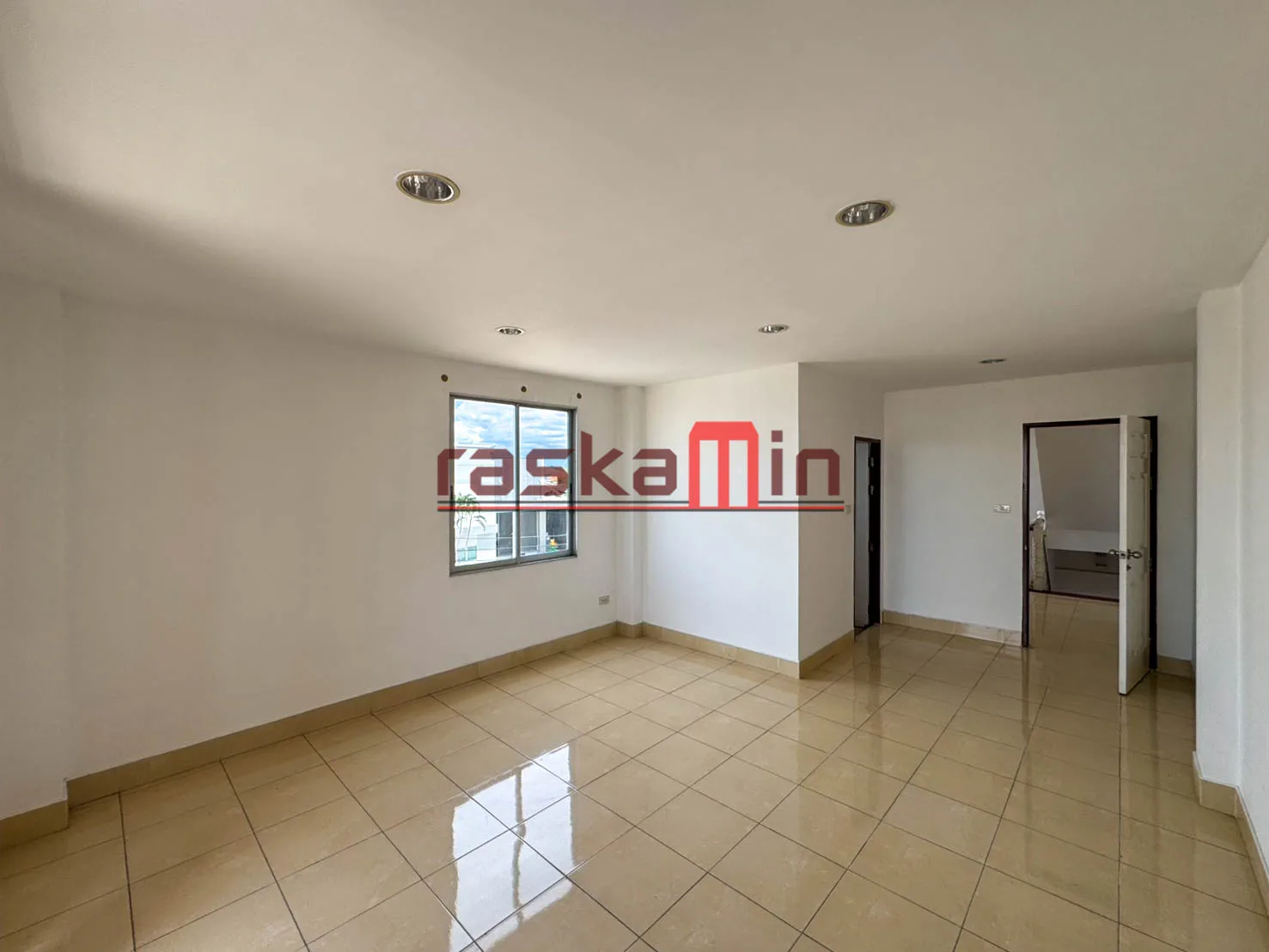 Sukhumvit 11 Pattaya Shophouses – Urgent Sale - 14